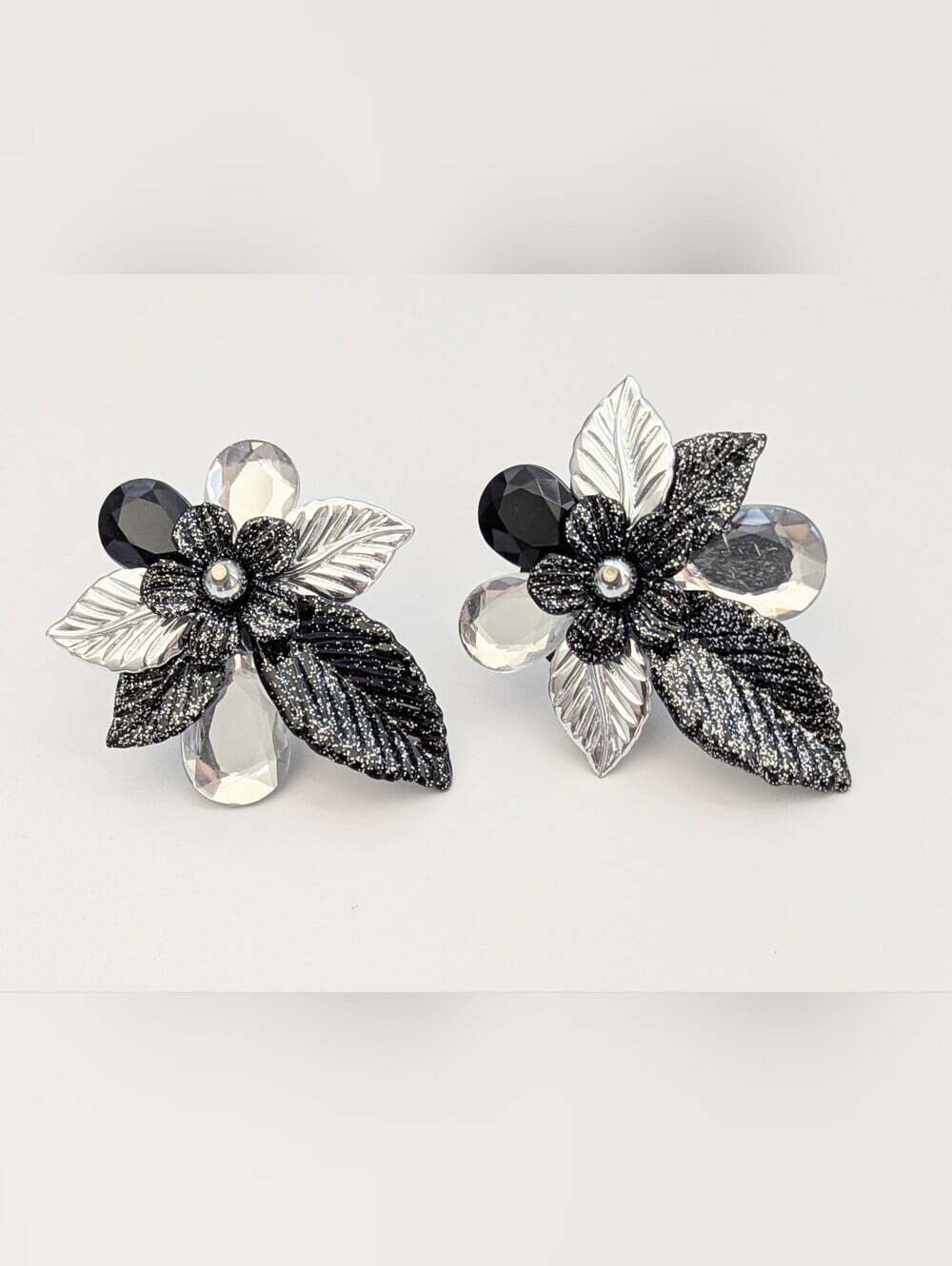 Statement Piece! Large Frosted Black Silver-Tone Clear Flower Clip-On Earrings - Picture 2 of 15